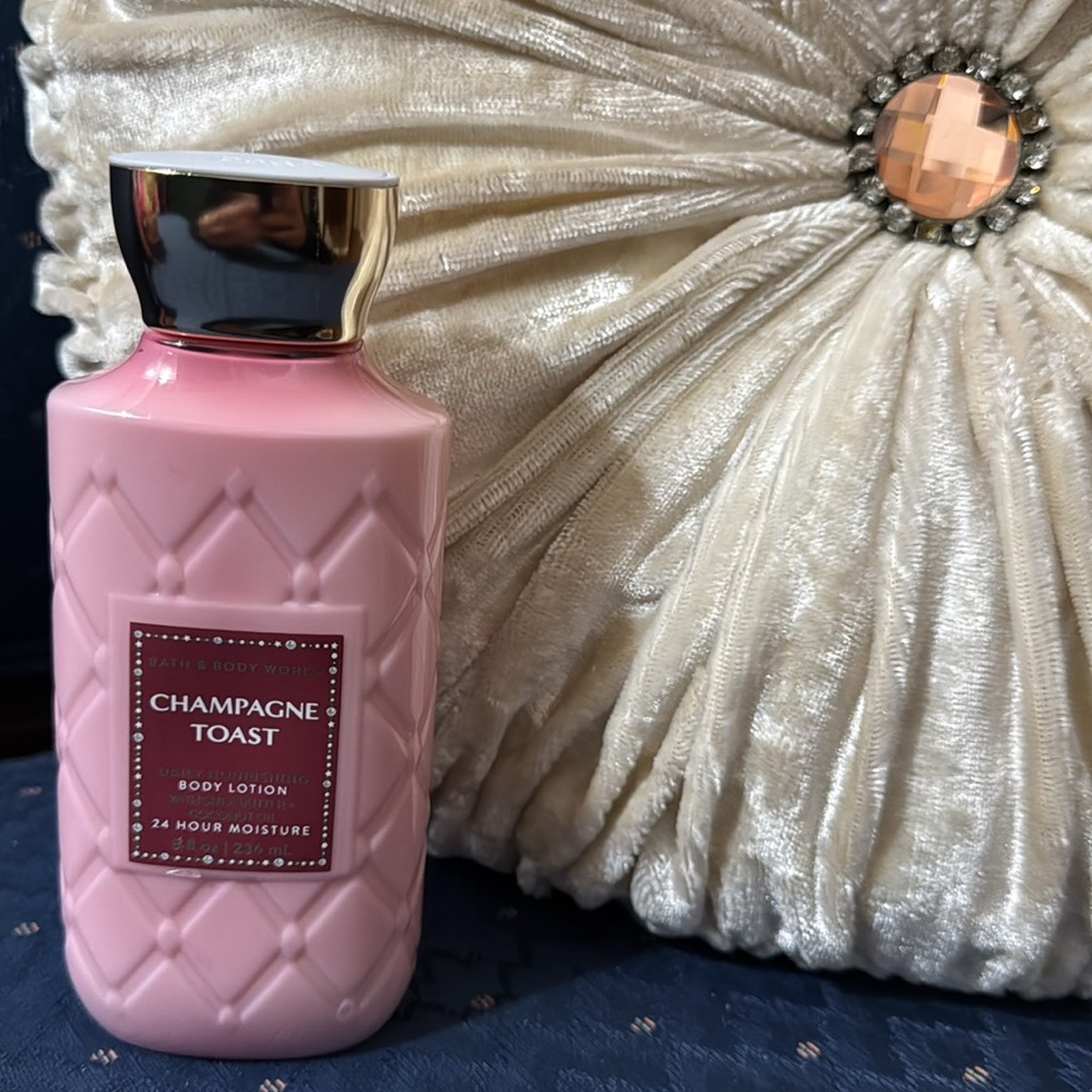 BATH & BODY WORKS SET. . . CHAMPAGNE TOAST SCENT - Picture 5 of 6
